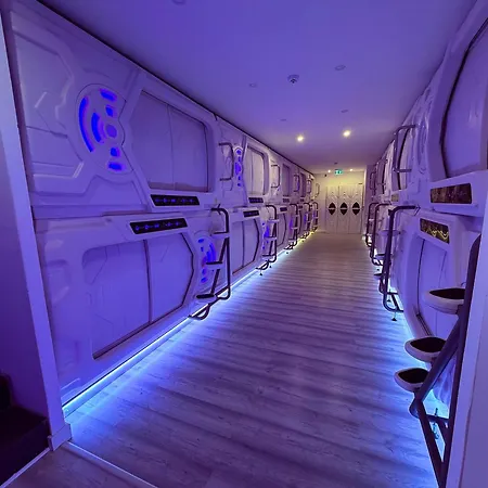Capsulehotel Capslock - Durma Em Uma Capsula Futurista