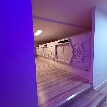 Capsulehotel Capslock - Durma Em Uma Capsula Futurista Lissabon