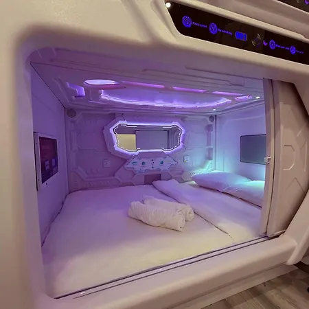 Capsulehotel Capslock - Durma Em Uma Capsula Futurista