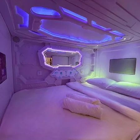Capsulehotel Capslock - Durma Em Uma Capsula Futurista *
